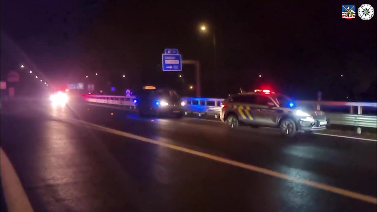 Opilý se v protisměru řítil 190 km/h po D6. Šílenou jízdu řidiče renaultu utnula policie